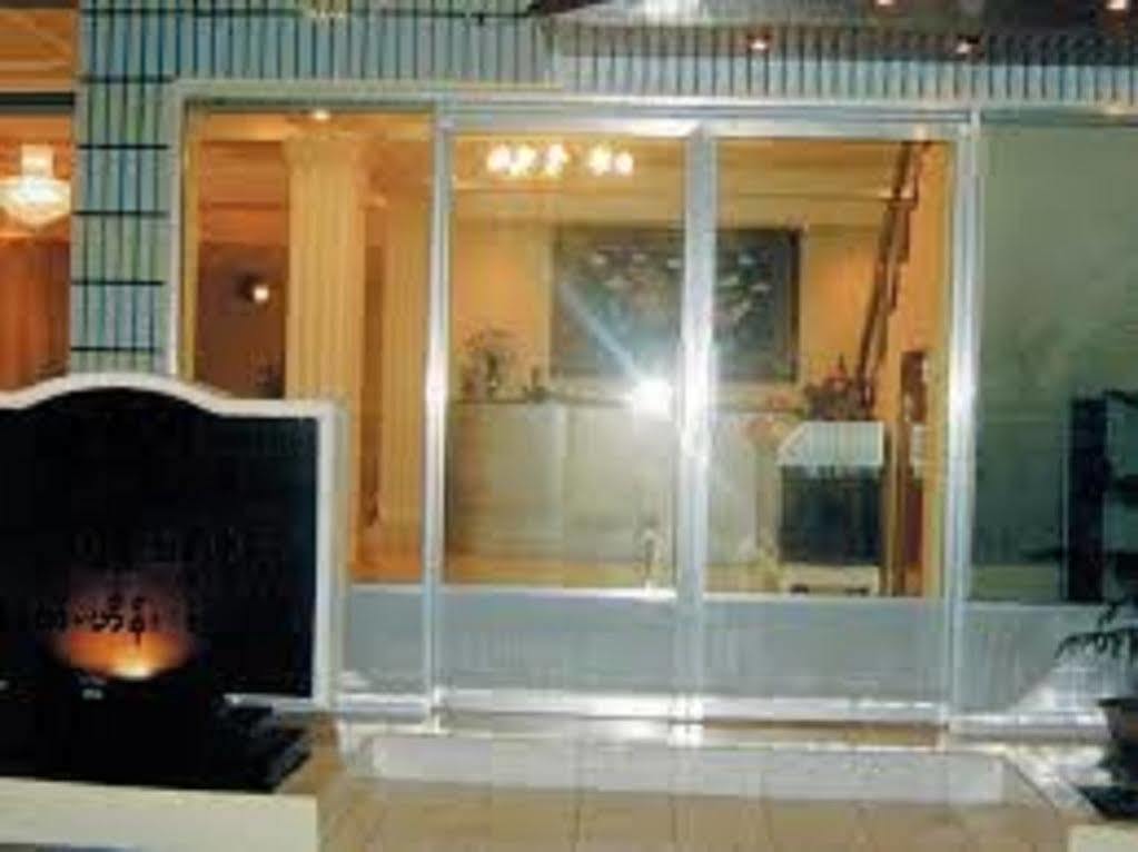 Triple H Hotel Yangon Exterior foto